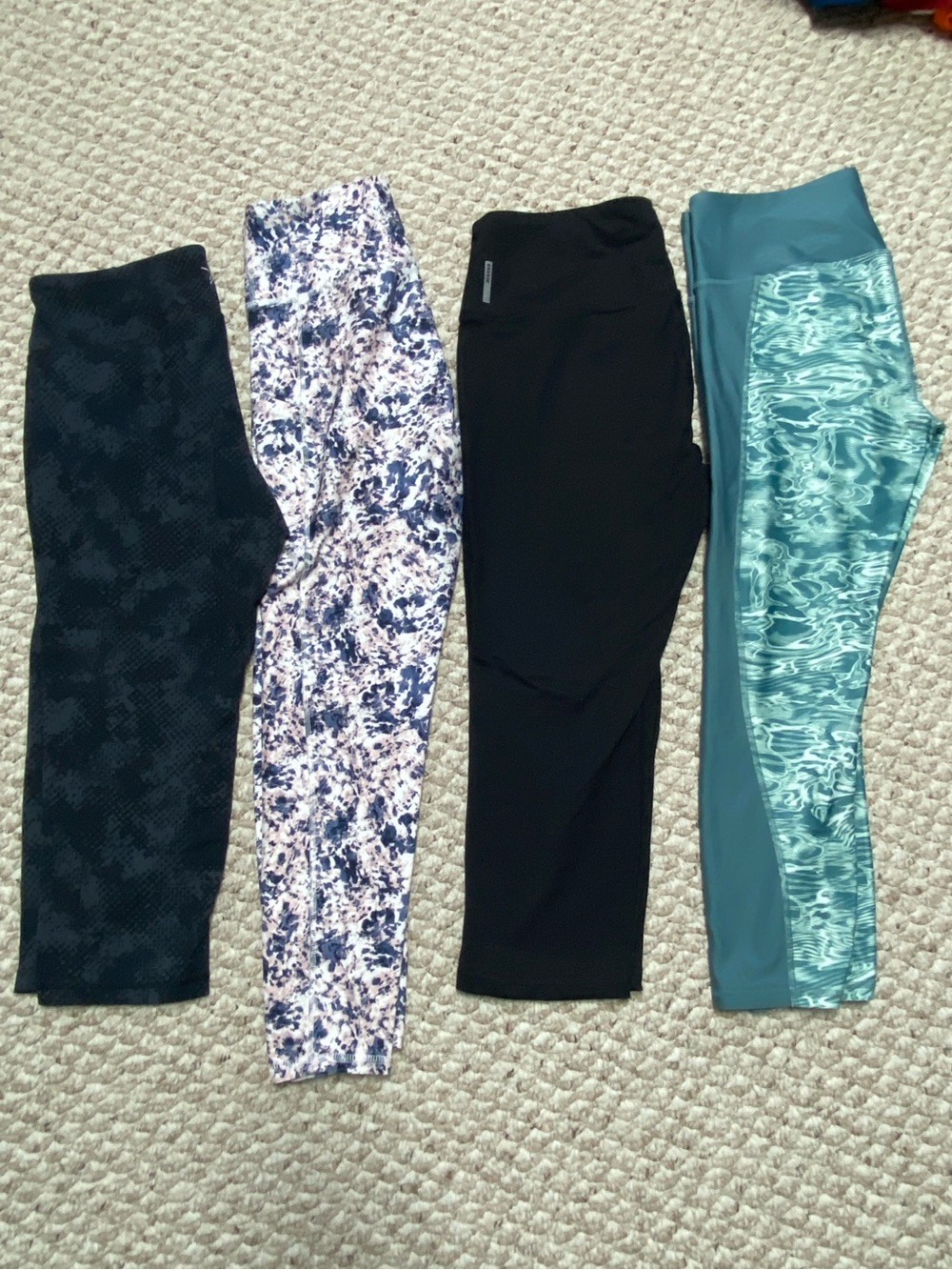 4 PAIR CROPPED ATHLETIC LEGGINGS - LARGE